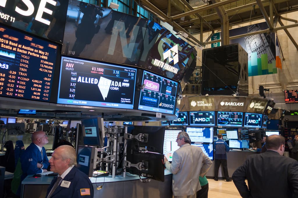 Guide complet : comment analyser une action en 2026